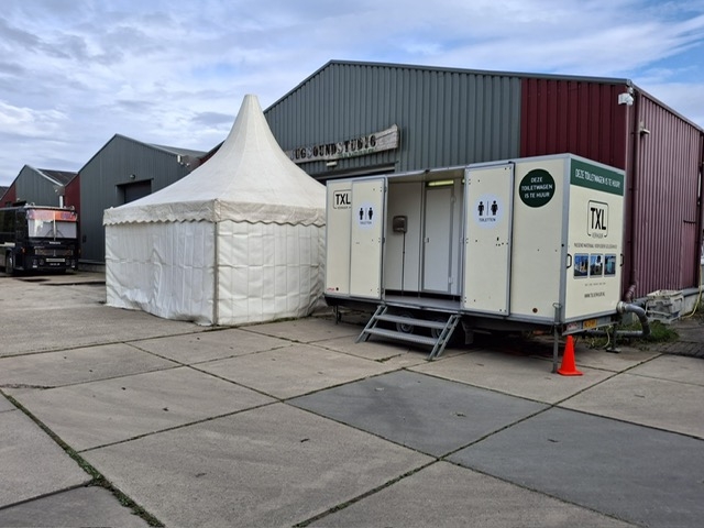 Toiletwagen Texel 4 toiletten en 3 urinoirs (Per dag/avond)