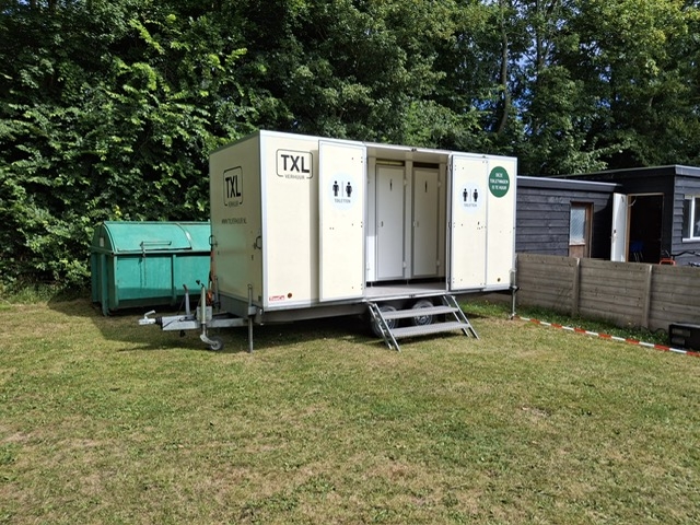 Toiletwagen Texel 4 toiletten en 3 urinoirs (Per dag/avond)