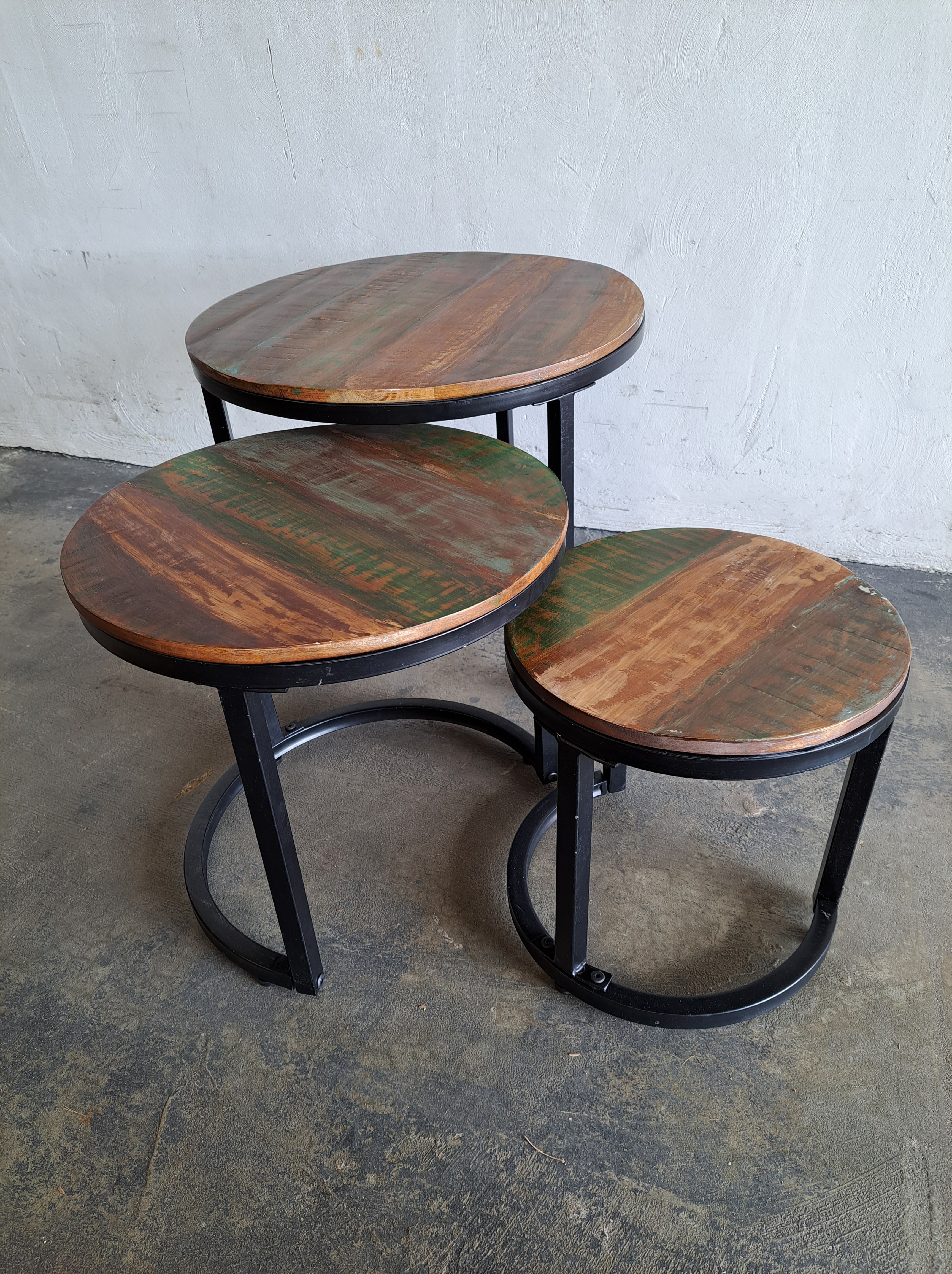 Lounge tafel rond (gerecycled hout style) p/set a3st.