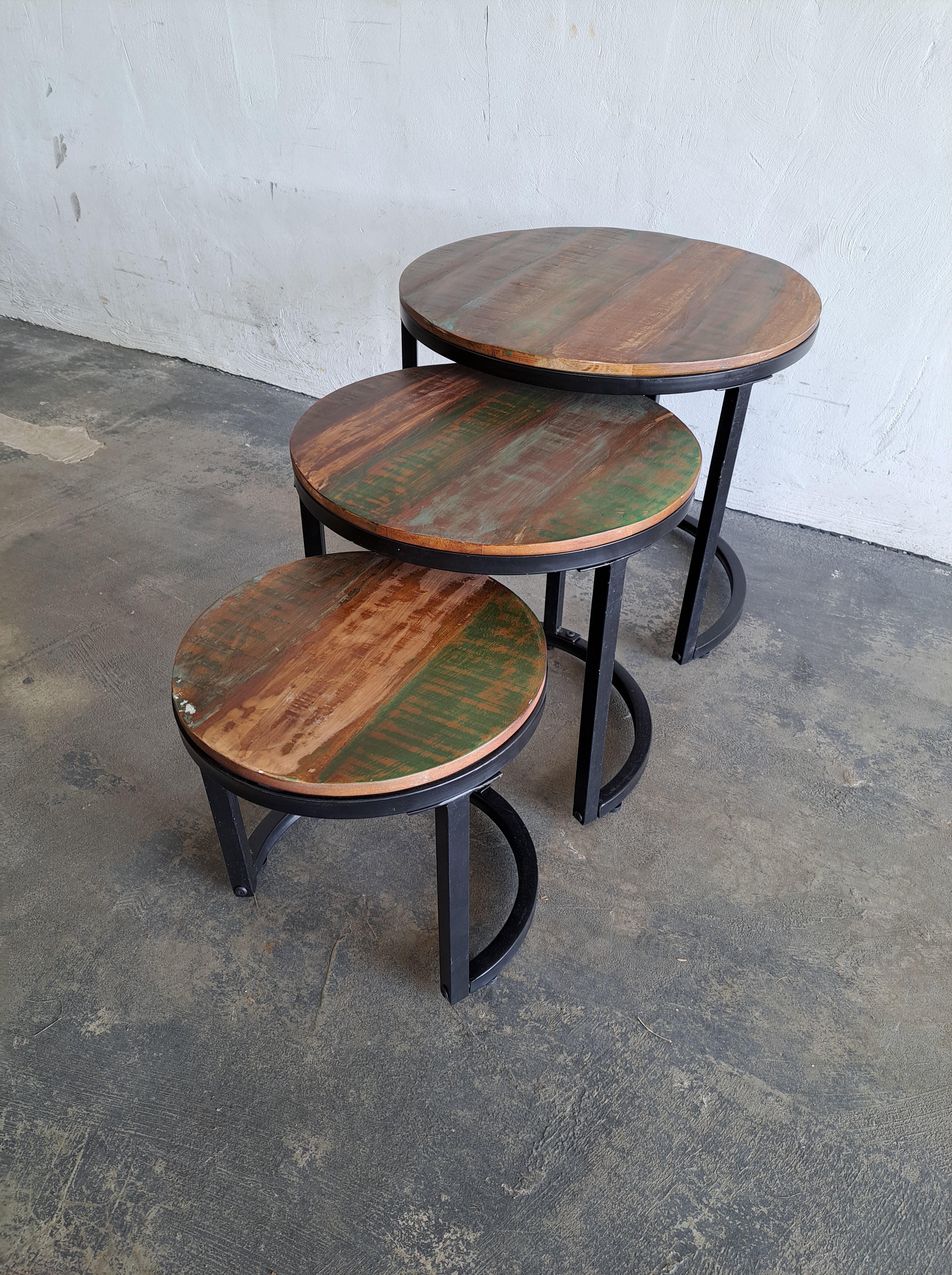 Lounge tafel rond (gerecycled hout style) p/set a3st.