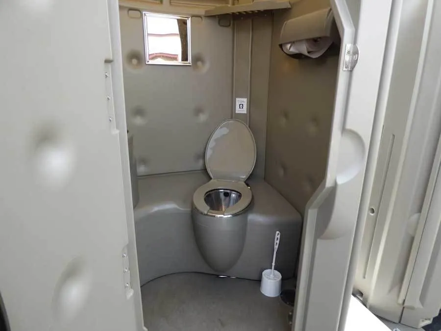 Super Luxe Eco toiletten op wagen.