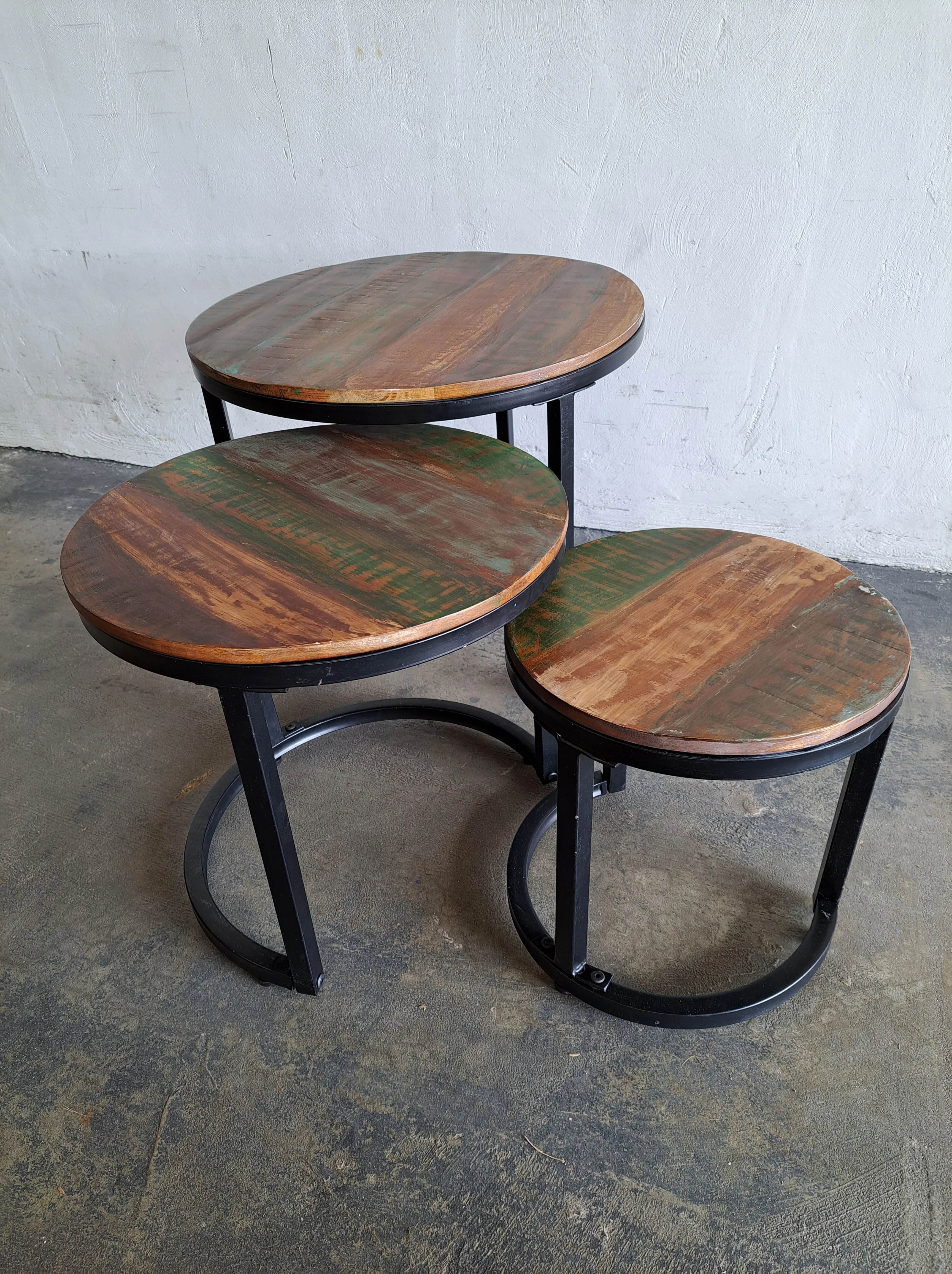 Lounge tafel rond (gerecycled hout style) p/set a3st.