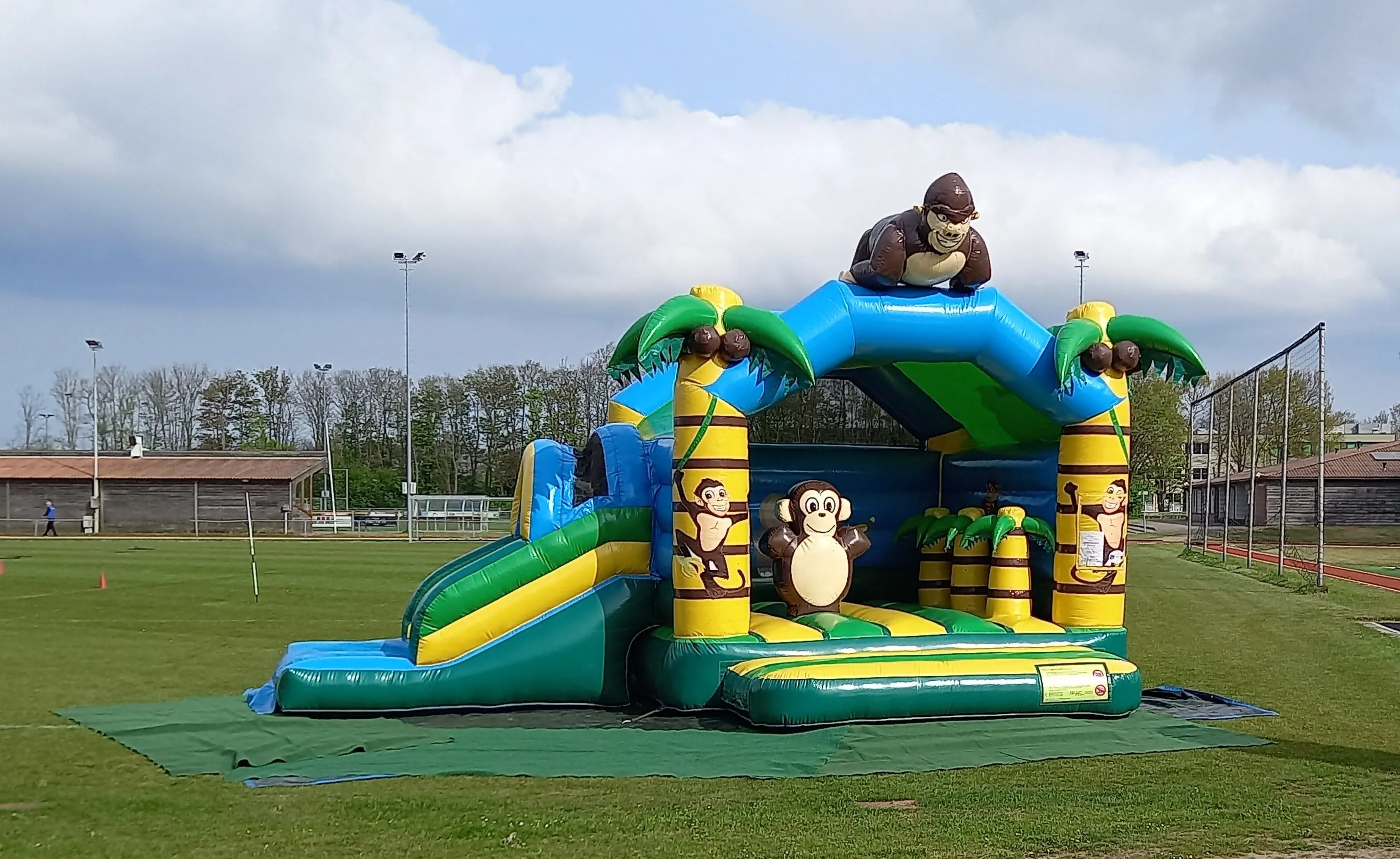 Springkussen Gorilla met glijbaan