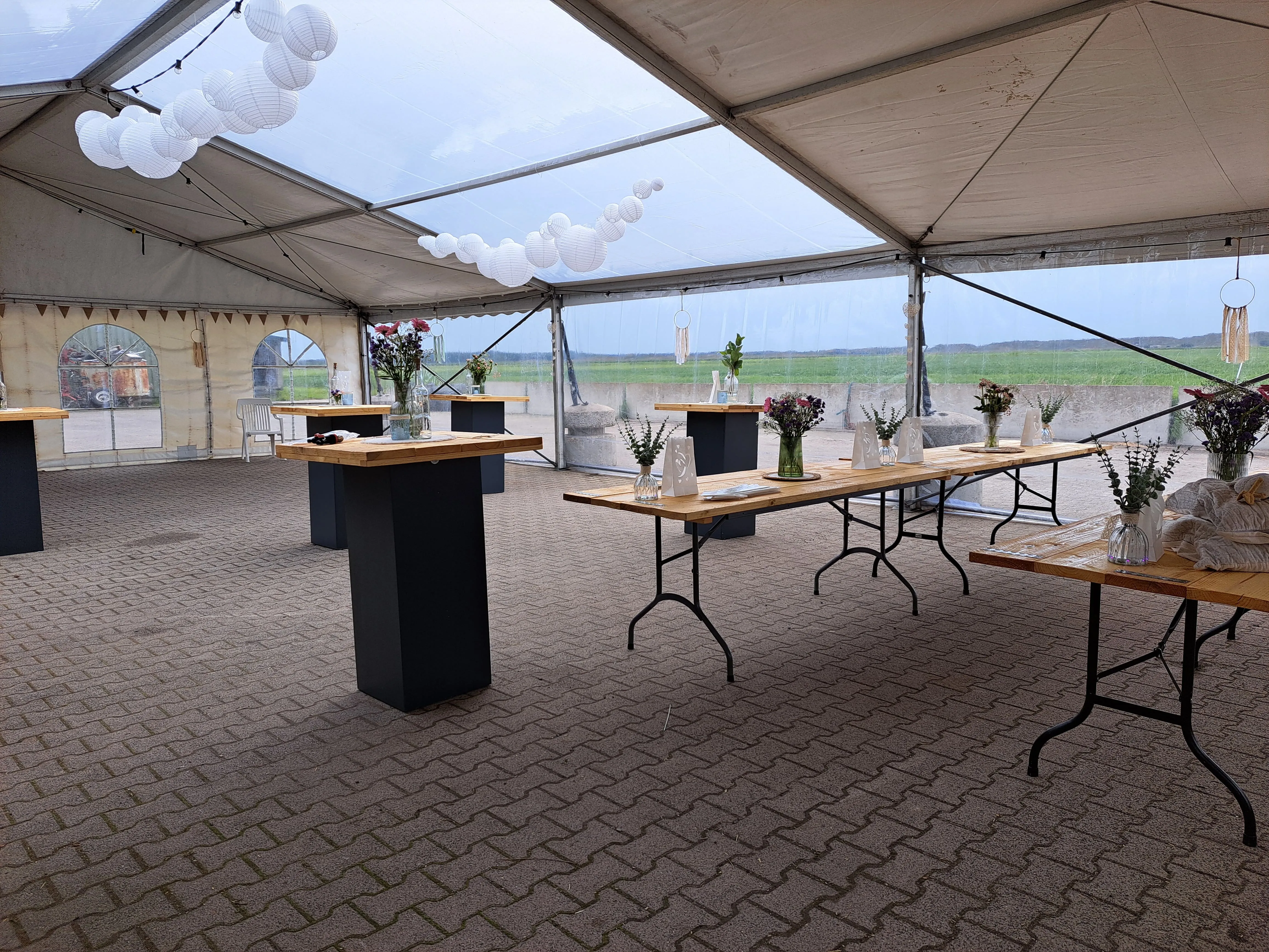 Statafel op witte zuil steigerhout blad 77cm (festival)