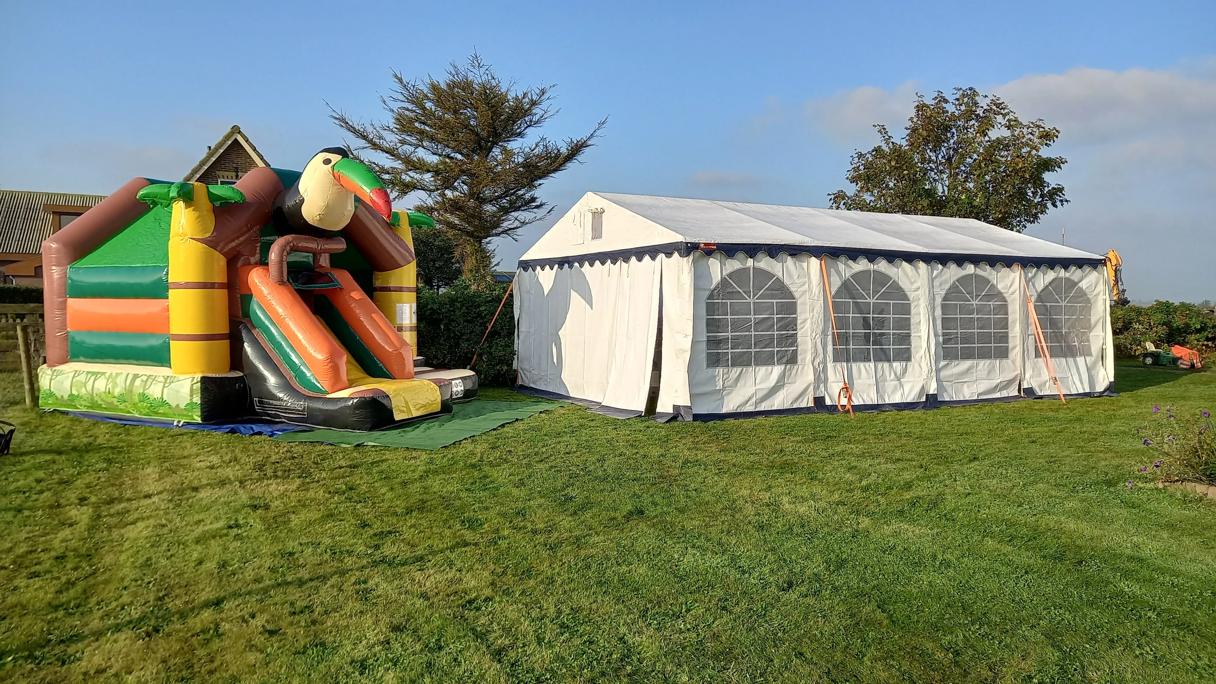Partytent overkapping 5x8 meter PVC exclusief zijwanden. (Door ons opgezet)