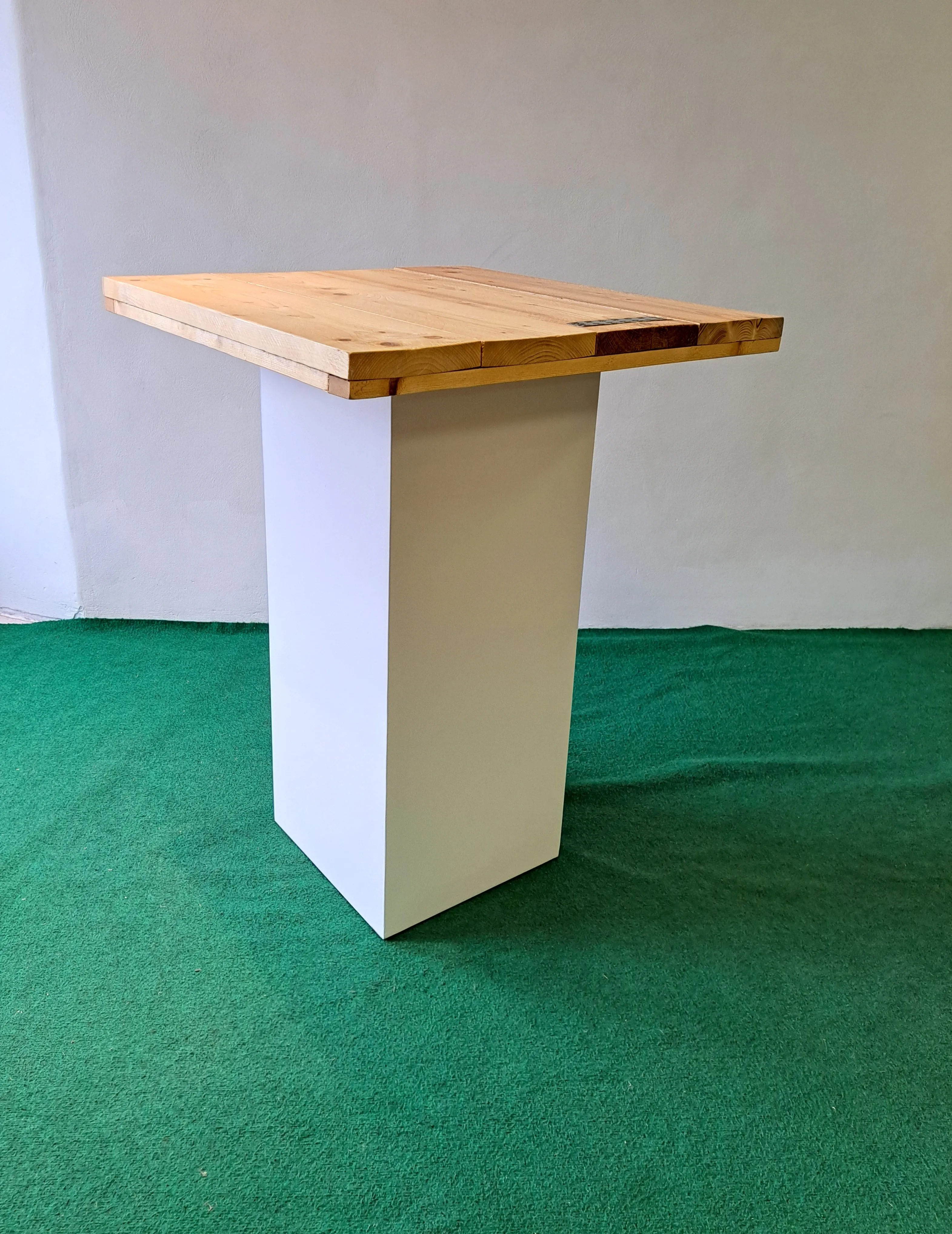 Statafel op witte zuil steigerhout blad 77cm (festival)