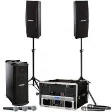 Geluid set met draadloze headset microfoon met 2 spaekers op statief.