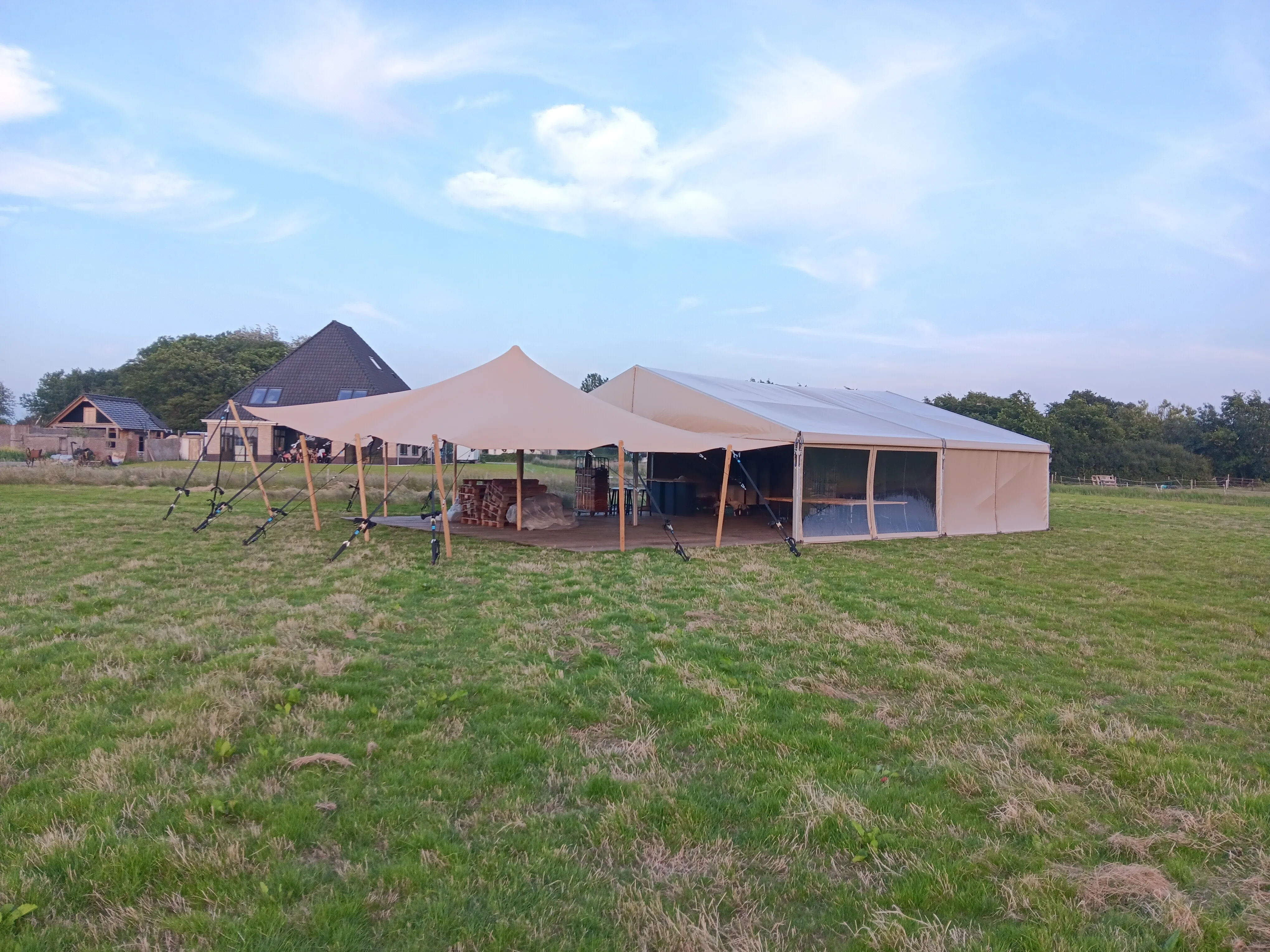 Tent alu hal met Stretchtent luifel Zandkleur