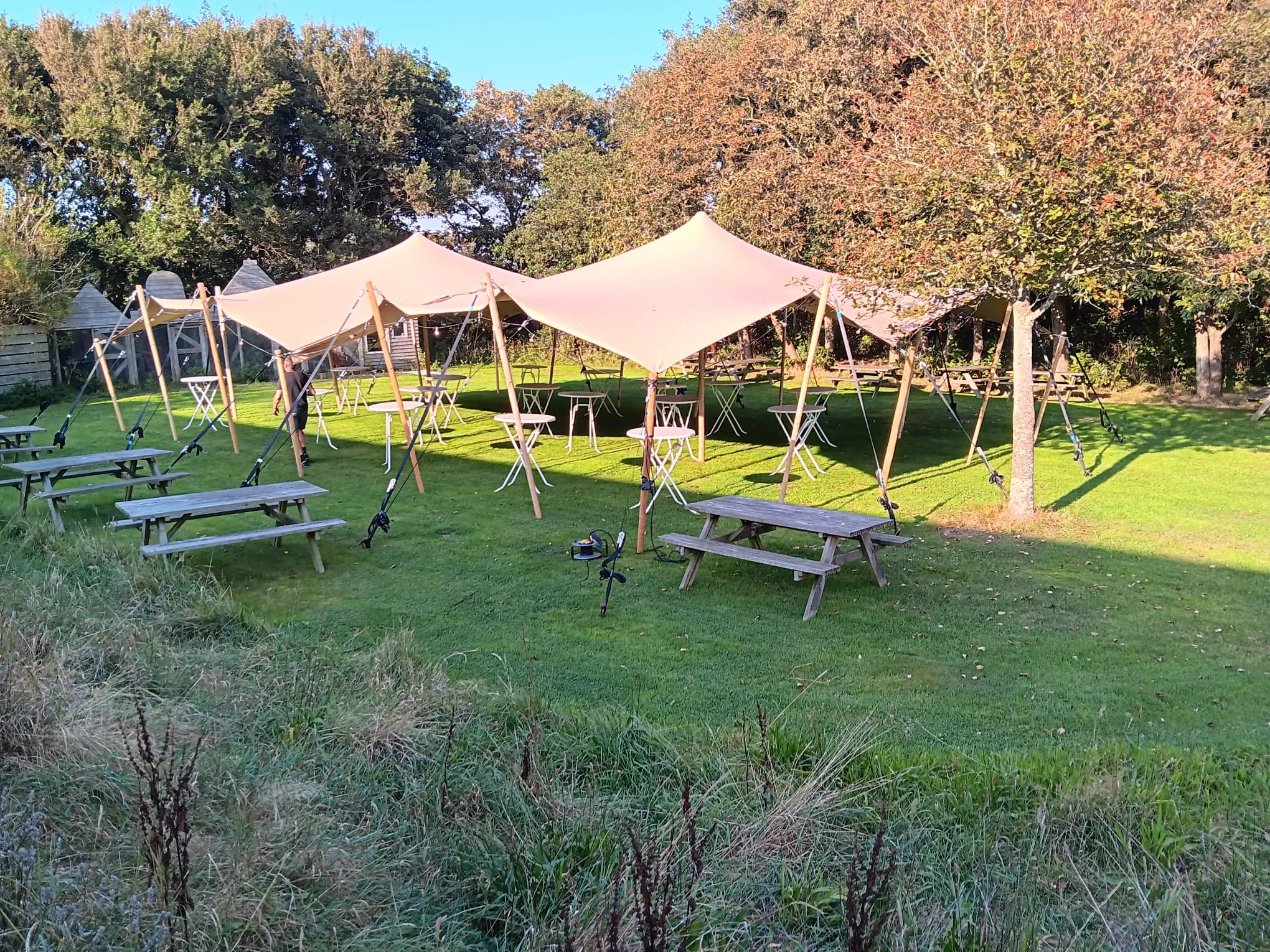Stretchtent 7,5x10 meter zandkleur.