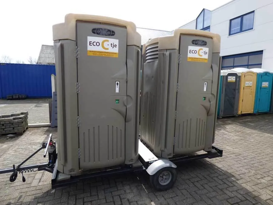 Super Luxe Eco toiletten op wagen.