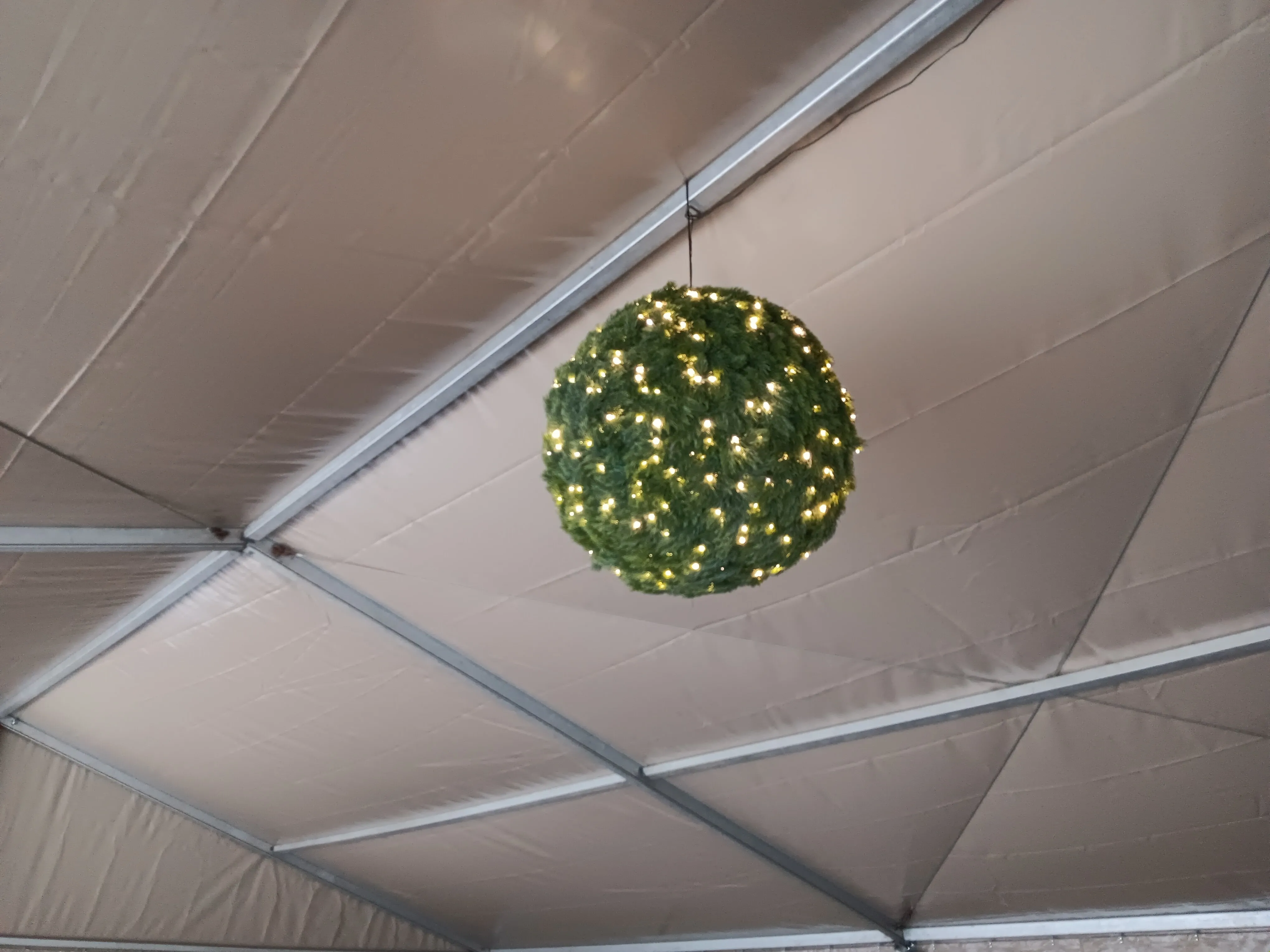 Kerstbal met led verlichting (75cm 400 leds) p/st.