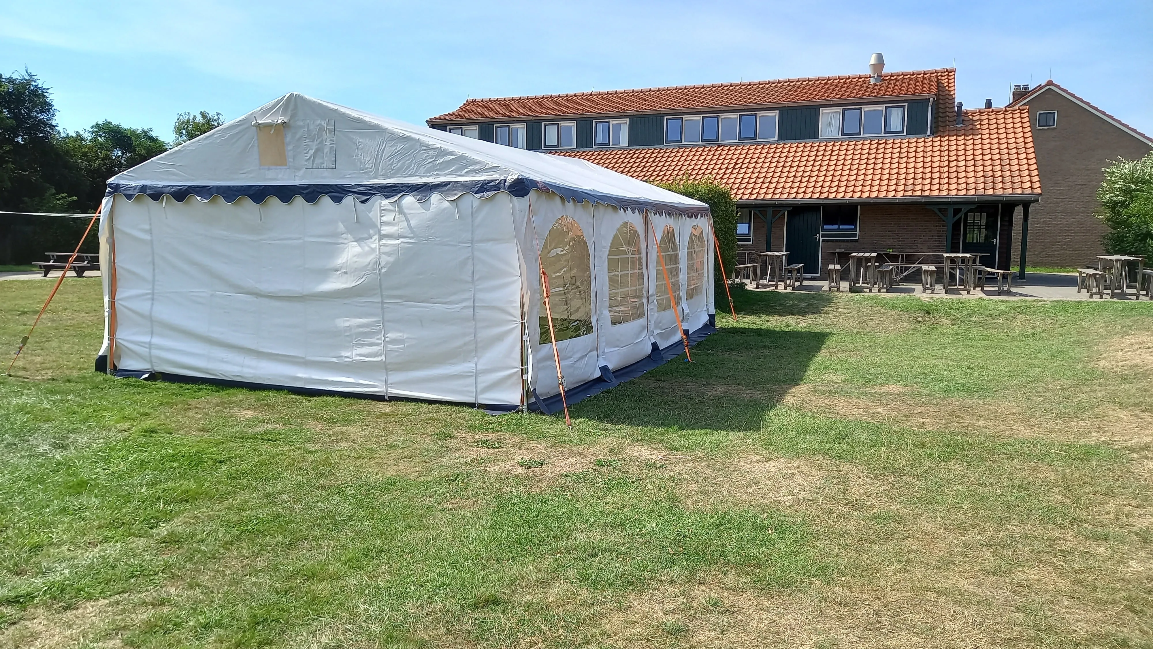 Partytent overkapping 5x8 meter PVC exclusief zijwanden. (Door ons opgezet)