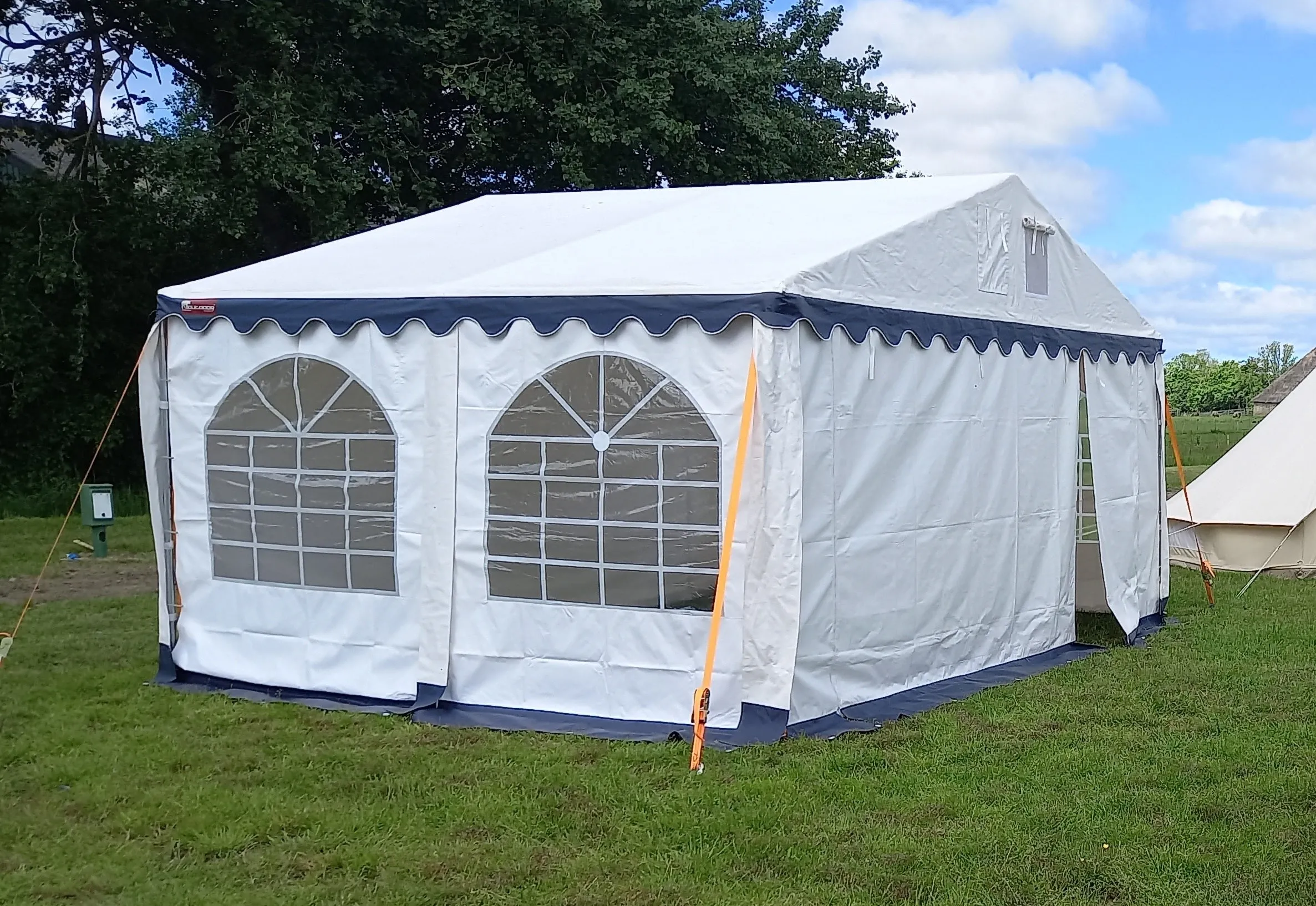 Partytent 5x4 meter, incl. wanden, op en afbouw.