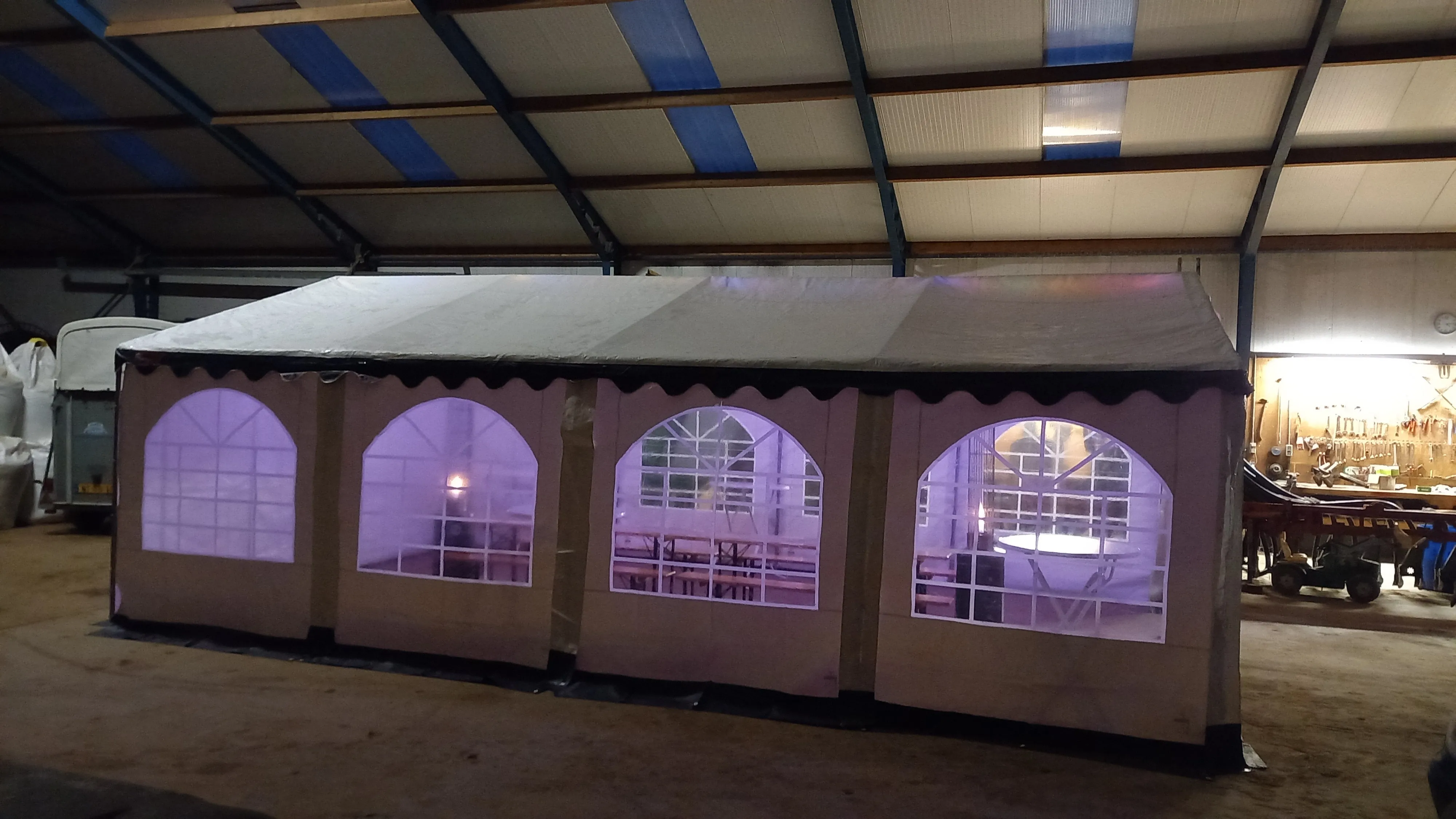 Partytent overkapping 5x8 meter PVC exclusief zijwanden. (Door ons opgezet)